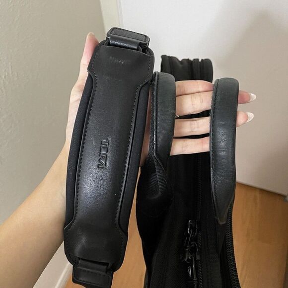 TUMI Alpha Expandable Black Nylon messenger travel laptop carryon bag with strap - Picture 5 of 12